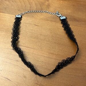 Women’s choker